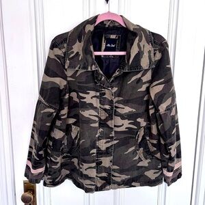 Me Jane Women’s Zip/Snap Front Beaded Bird Camo Jacket Size Medium